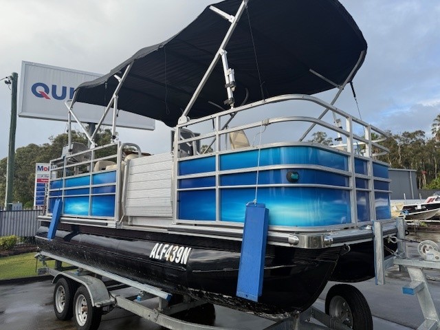 PONTOON BOAT